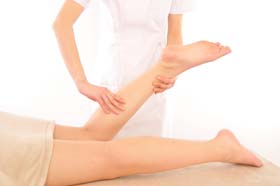 リンパマッサージの様子